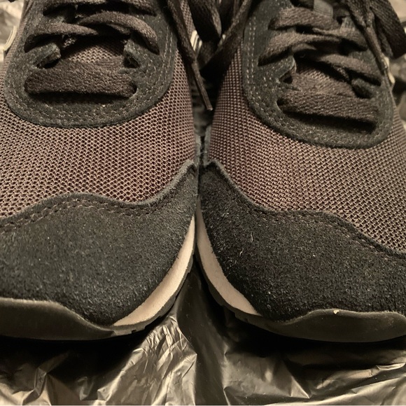 New Balance Shoes - Picture 4 of 5
